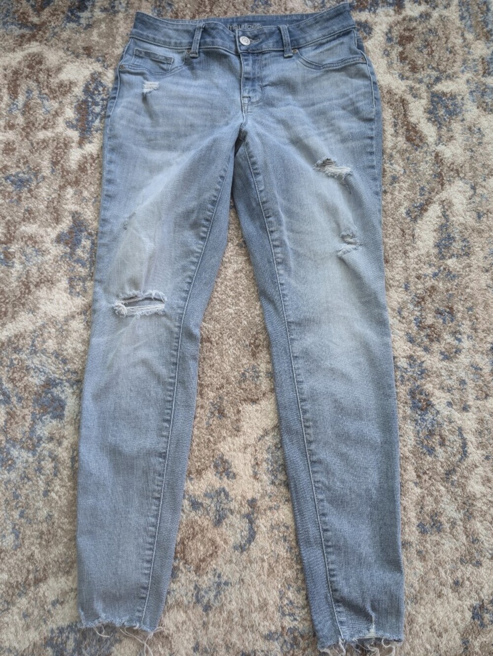 Maurices Distressed Mid-Rise Skinny Jeans Size M